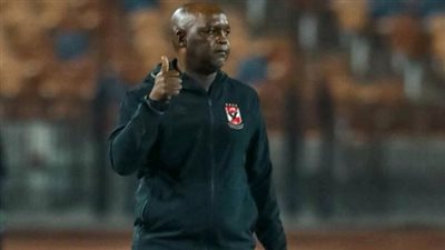 موسيماني يبحث مع معاونيه برنامج الأهلي بعد إجازة الـ5 أيام