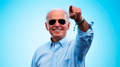 بايدن يشيد بتمرير قانون البنية التحتية