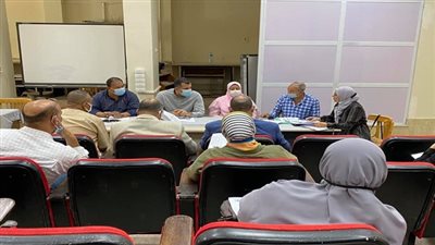 تعليم السويس تعقد الإجتماع الشهري لـ 