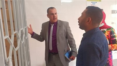 الحفناوي يتابع سير العمل بوحدة القسطرة بالسويس ويؤكد على مجانية العلاج  