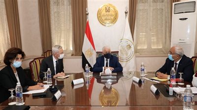 وزير التربية والتعليم يبحث مع سفير فرنسا بالقاهرة سبل التعاون المشترك
