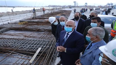 وزير النقل يتفقد مواقع العمل بمحطة تحيا مصر متعددة الاغراض بميناء الاسكندرية 