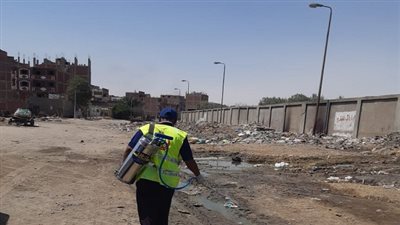 صحة السويس تواجه الحشرات الضارة بعدد من مناطق المحافظة 