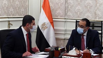 رئيس الوزراء يتابع مع الرئيس التنفيذى لهيئة الاستثمار التجهيز لزيارة تنزانيا