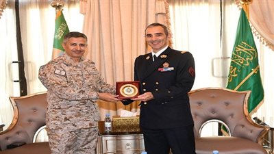 لبحث تعزيز التعاون مع 