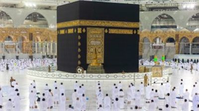 السعودية تسمح للمحصنين بلقاح كورونا بأداء العمرة دون حجر مؤسسى
