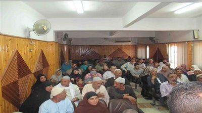 بالصور.. توزيع جوازات 