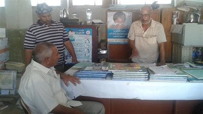 متابعة توزيع الكتب على 67 مدرسة بمخازن التربية والتعليم بالسويس