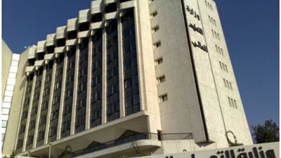 حقوقي يطالب بوقف تنفيذ قرار الاستثناءات من التوزيع الجغرافي