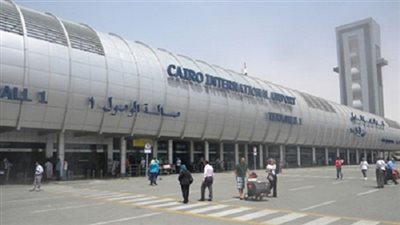 مطار القاهرة يستقبل 50 مصريًا مرحلًا من السعودية للإقامة غير الشرعية