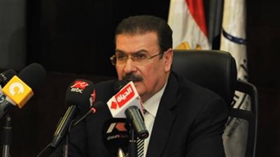 وزير النقل يتفقد عملية تطوير طرق البحر الأحمر