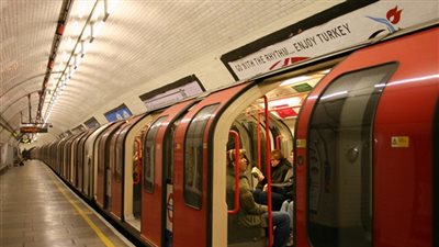 اقتراح بتخصيص عربات للسيدات فقط بالمترو في بريطانيا