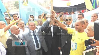 بالصور.. محافظ الغربية يشارك رئيس الجامعة انطلاق شعلة شباب الجامعات