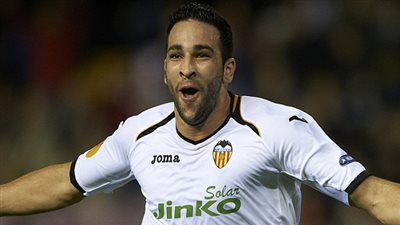 عادل رامي لاعب إشبيلية يغيب عن الملاعب ستة أسابيع بسبب الإصابة