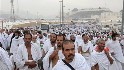 سجن وغرامة وترحيل للوافدين لمن ينقل حجاج دون تصريح