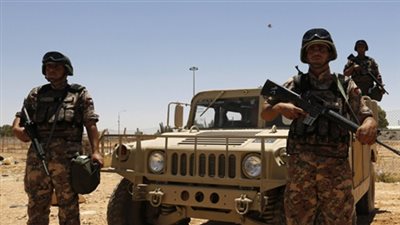 الجيش الأردني يقتل متسللاً ويستقبل 107 لاجئين سوريين
