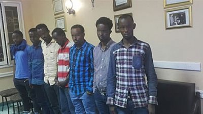 القبض على 11 صوماليًا متسللًا داخل قطار بقنا 