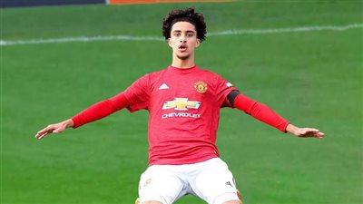 زيدان إقبال.. أحدث لاعبي العرب بدوري الأبطال 