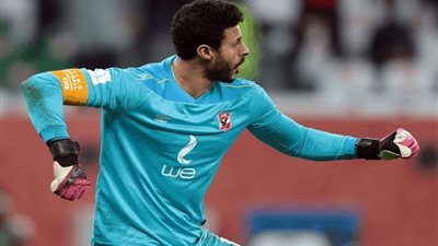 قلق في الأهلي.. تفاصيل إصابة محمد الشناوي وحمدي فتحي