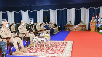 وزير الدفاع يشهد المرحلة الرئيسية لمشروع مراكز القيادة التعبوى  