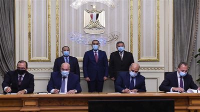 رئيس الوزراء يشهد التوقيع على اتفاقية تسهيل ائتمانى مع المؤسسات العالمية