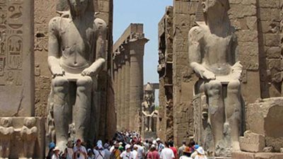 السياحة والآثار: إقبال كبير من السياح لمشاهدة تعامد الشمس على معابد الكرنك