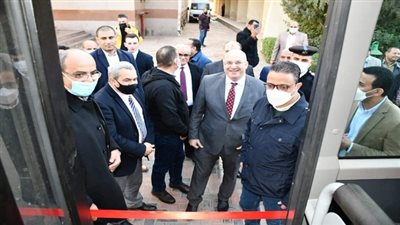 محافظ الفيوم يتفقد أتوبيسات النقل الجديدة المميزة لتيسير تنقلات المواطنين