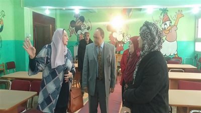 وفد من مستقبل وطن وتعليم السويس يتفقدون القاعة التي تحتضن التصفيات النهائية لوائل الطلبة