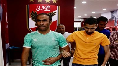 الأهلي يتواصل مع مؤمن زكريا لمتابعة تطورات سفره إلى إنجلترا