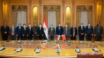 وزير الإنتاج الحربى يبحث مع 