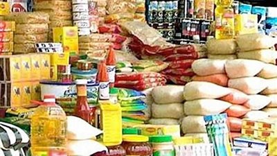 ضبط سلع غذائية مجهولة المصدر وتحرير قضايا غش تجاري 