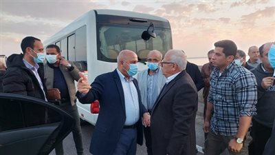 محافظ بورسعيد يستقبل وزير النقل خلال جولته بالطريق الدائري