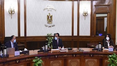 مدبولى: توجيهات رئاسية بالتوسع فى الاستثمارات لتنفيذ مشروعات تنموية وخدمية