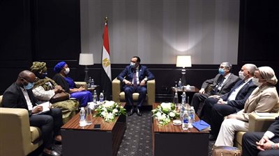 رئيس الوزراء يلتقى وزيرة البيئة بحكومة الكونغو الديمقراطية لبحث تعزيز التعاون