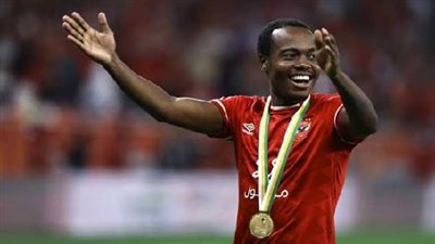 الأهلي يعلن غياب بيرسي تاو 4 أسابيع بسبب الإصابة