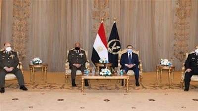 وزير الدفاع يقدم التهنئة لوزير الداخلية بمناسبة عيد الشرطة