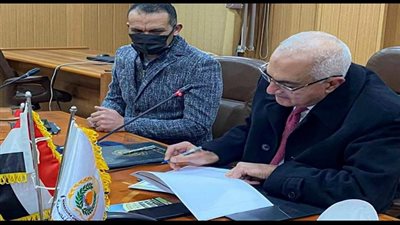 جامعة المنصورة توقع بروتوكول تعاون مع جامعة لويفيل 