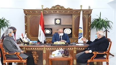 محافظ قنا يستقبل وفد من وزارة الصحة استعدادًا لبدء الحملة القومية لتنظيم الأسرة