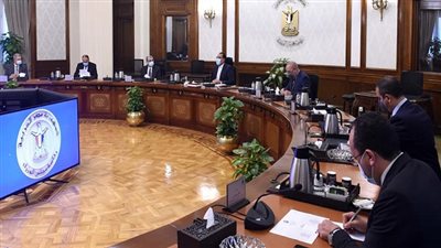 رئيس الوزراء يتابع خطوات إنشاء محطات تحلية مياه البحر