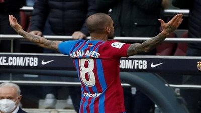 بعد طرده بالدوري الاسباني.. رسالة هامة من داني ألفيس