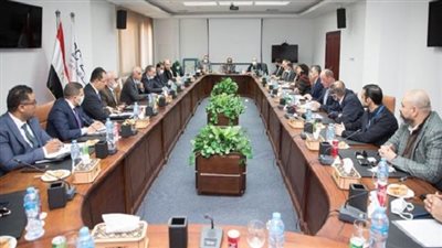 إقتصادية قناة السويس تبحث مع الجهات المعنية آليات منع تكدس الحاويات في السخنة