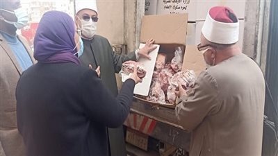 وصول الدفعة الأولى من لحوم صكوك الإطعام لتوزيعها على الأسر الأولى بالرعاية في السويس