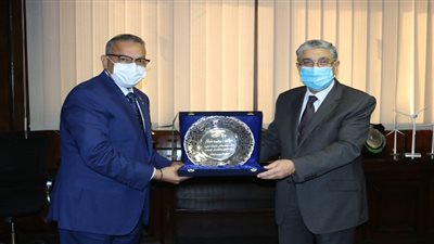 وزير الكهرباء يلتقى مع نائب رئيس شركة L&T الهندية لبحث سبل التعاون 