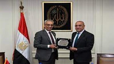 وزير الإسكان يترأس لجنة تنفيذ برنامج خدمات الصرف المُستدامة بالريف