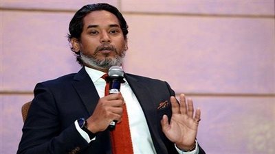 وزير الصحة الماليزى يُدحض الادعاءات بأن نجله حُقن بالهواء 