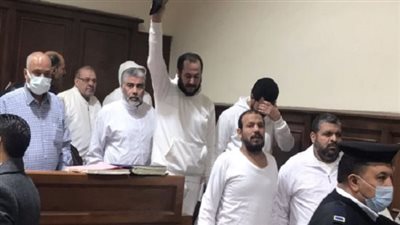 فى قضية الآثار.. علاء حسانين للقاضى: أتكلم 5 دقائق واتحبس 100 سنة