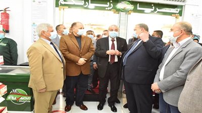 وزير التموين ومحافظ أسيوط يتفقدان إحدى فروع الشركة المصرية لتجارة الجملة