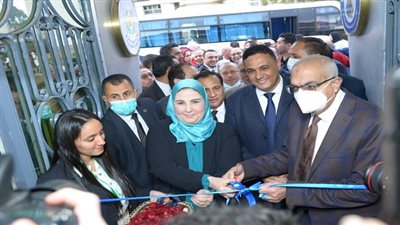 وزيرة التضامن الاجتماعى تفتتح وحدة لمناهضة العنف ضد المرأة ووحدة رعاية آسر الشهداء 