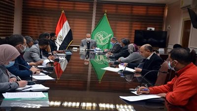 محافظ القليوبية يعقد اجتماعا لمناقشة دفع الأعمال لإنشاء 27 وحدة صحية 