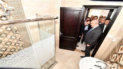 وزير الإسكان يتفقد مشروع 
